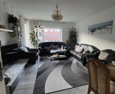 Wohnzimmer mit Esstisch